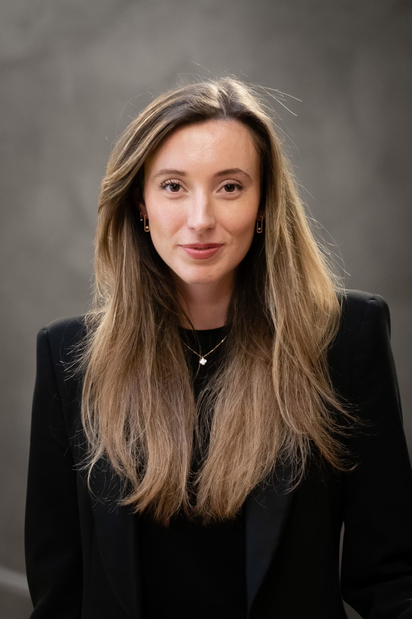 portrait femme costume