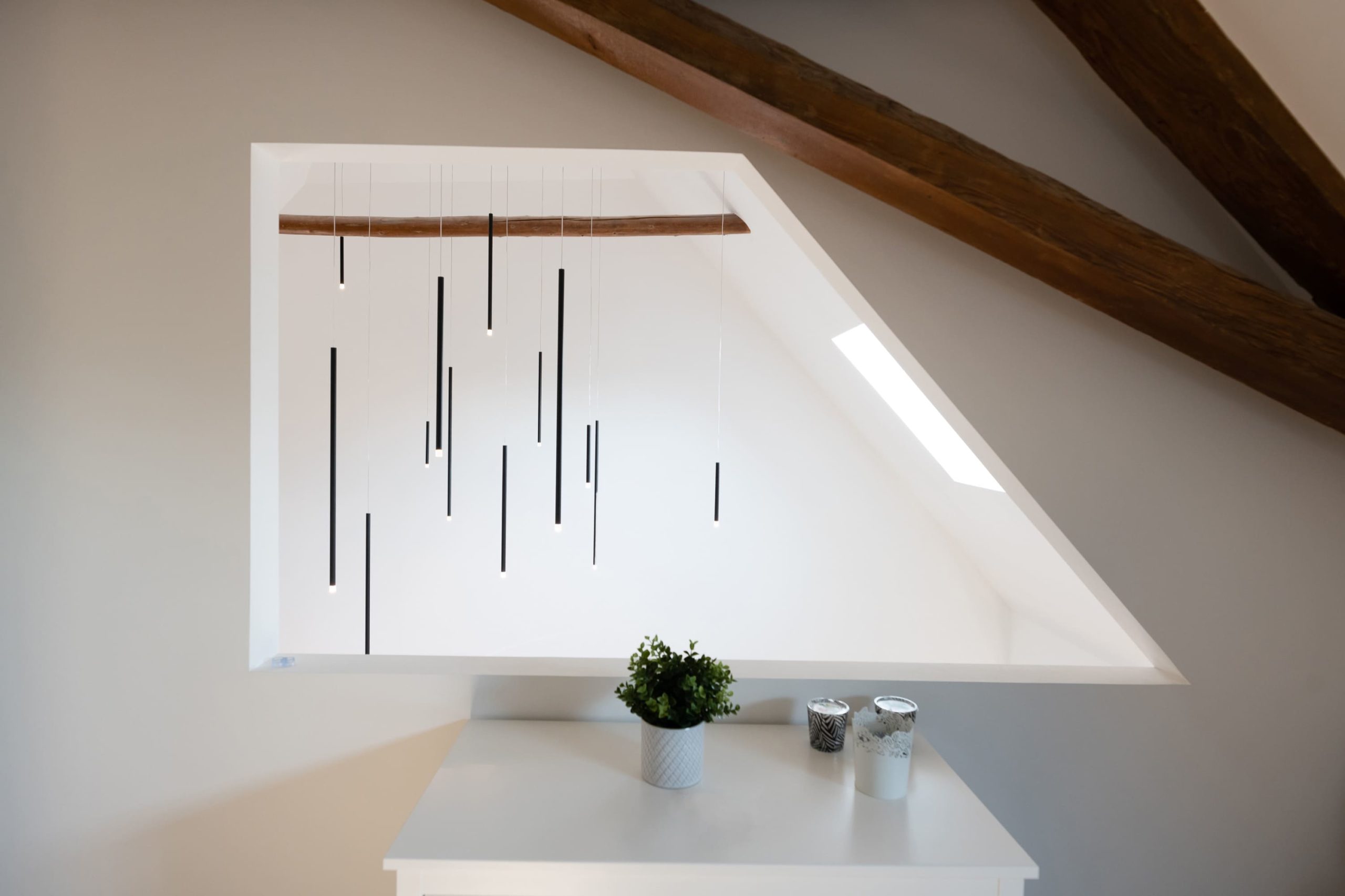 architecture intérieure table et lampes